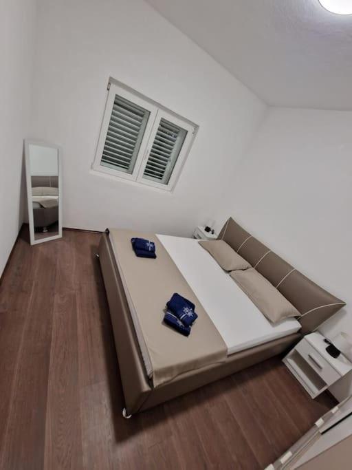 Appartement Obiteljski Stan Kastel Luksic à Kaštela Extérieur photo