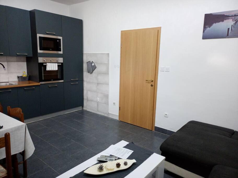 Appartement Obiteljski Stan Kastel Luksic à Kaštela Extérieur photo