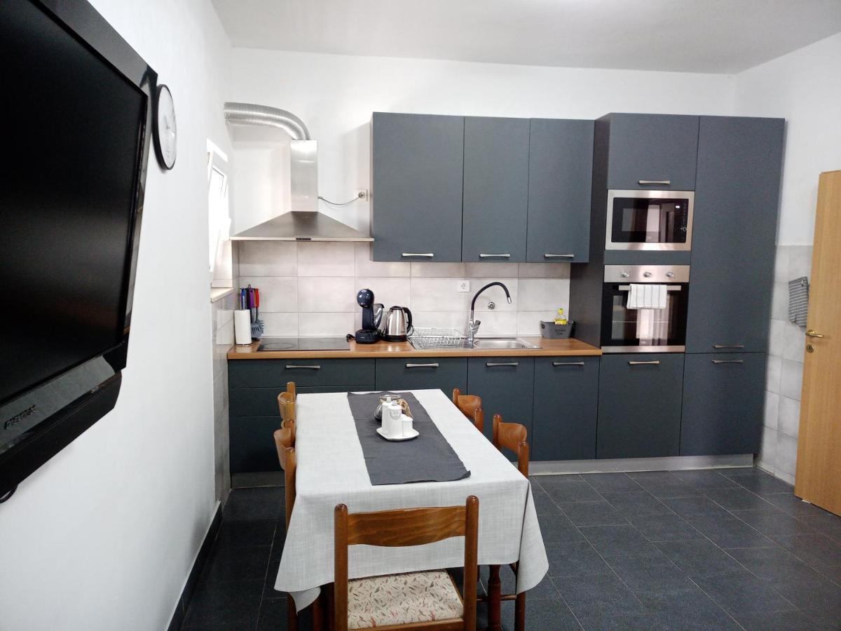 Appartement Obiteljski Stan Kastel Luksic à Kaštela Extérieur photo